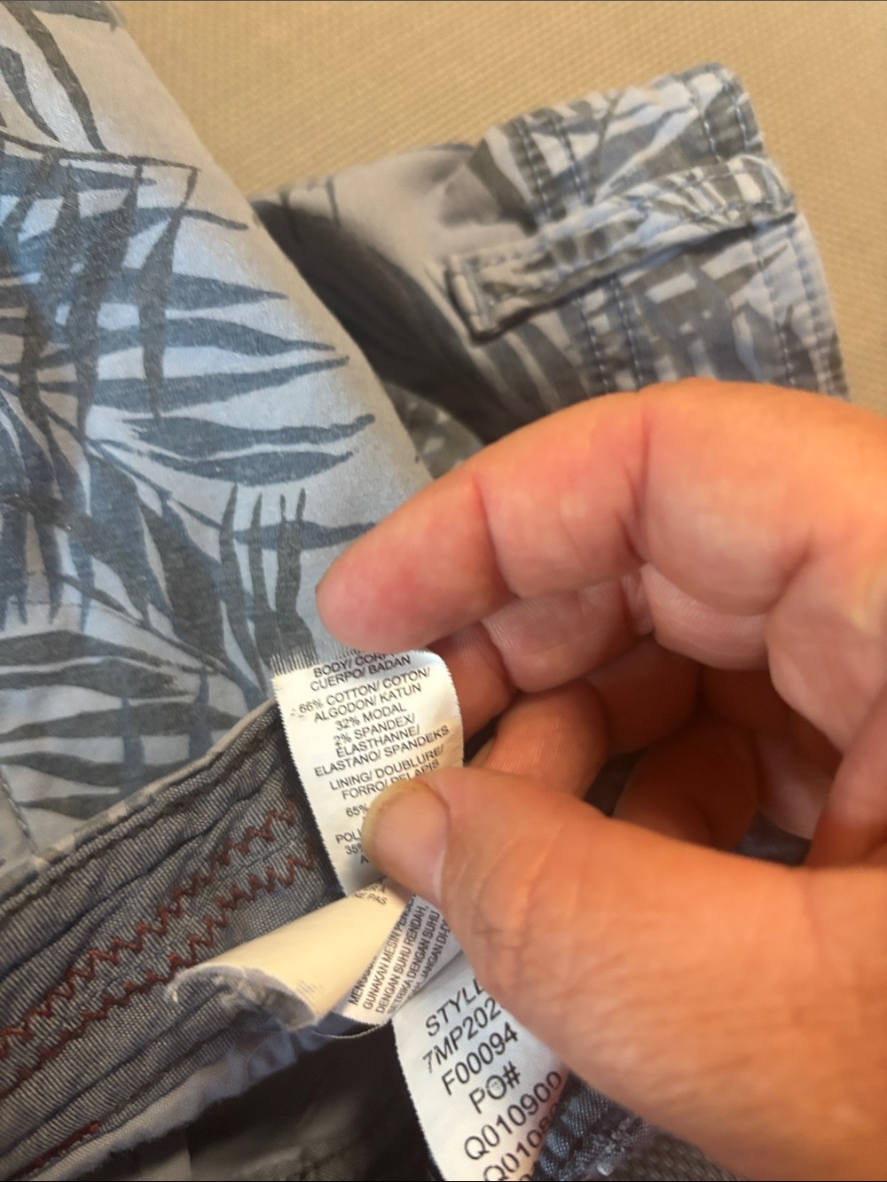 Lucky Brand Men's White Shorts with Gray Leaf Print - Picture 4 of 7